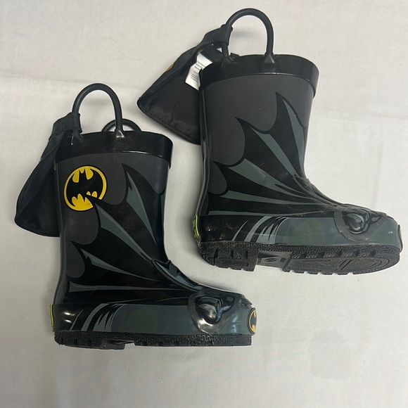 Western Chief - Kids Black and Yellow Batman Rain Boots with capes - Picture 2 of 6